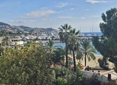 3 bedroom flat with sea view in the city of Sanremo