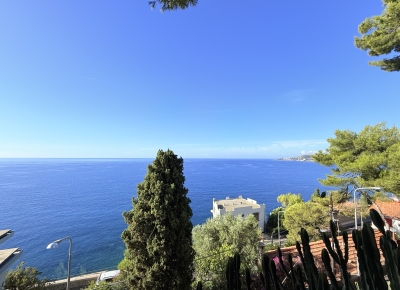 Two-level apartment with a beautiful view over the entire Gulf of Ospedaletti