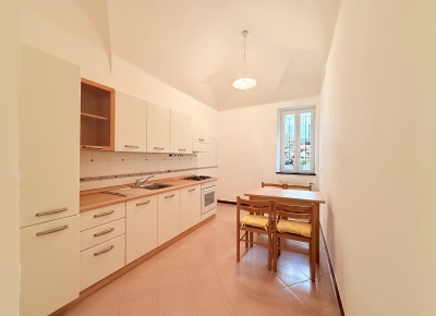Characteristic apartment in a typical Ligurian “cielo-terra” house, just a few steps from the Casino and the main streets of the city center.