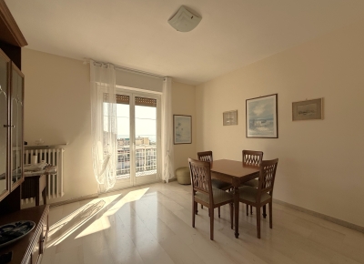 Bright apartment with sea view, just a few steps from Villa Ormond