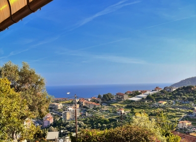 Villa on the first hill of Sanremo with swimming pool