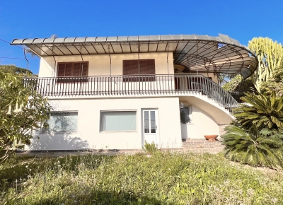 Villa on the first hill of Sanremo with swimming pool