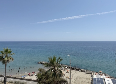 Spacious one-bedroom apartment with an unparalleled view over the entire Gulf of Sanremo
