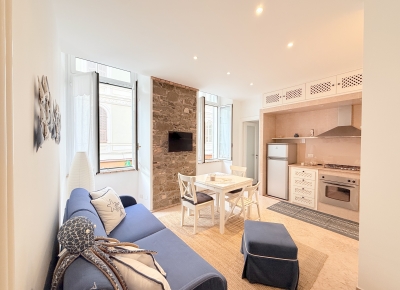 Beautifully renovated apartment in a historic building in the heart of the city