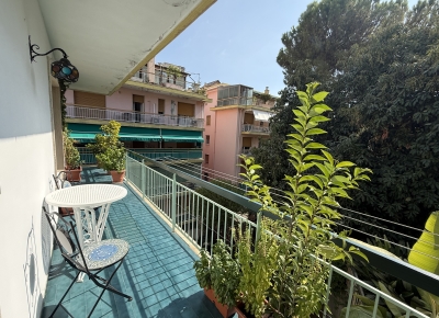 Bright four-room apartment just a few metres from the market square