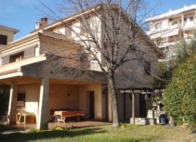 Villa with garden and seaview