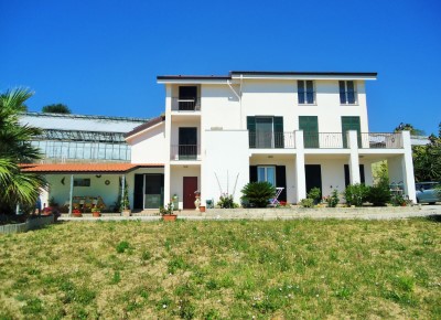 Villa with garden on sale in Sanremo