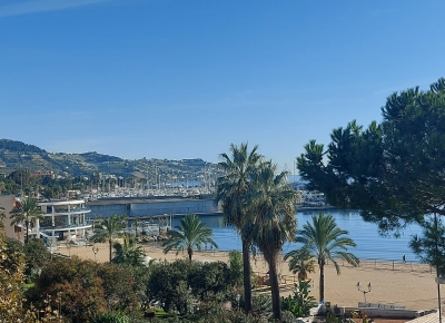 3 bedroom flat with sea view in the city of Sanremo